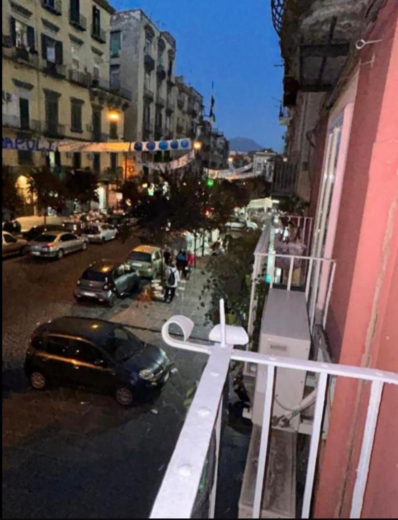 B&B Raffaele Napoli Bagian luar foto
